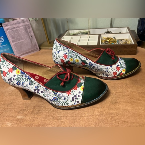 Crazy Catz vintage style mary jane shoes size 10, multi color, brand new - Picture 2 of 5